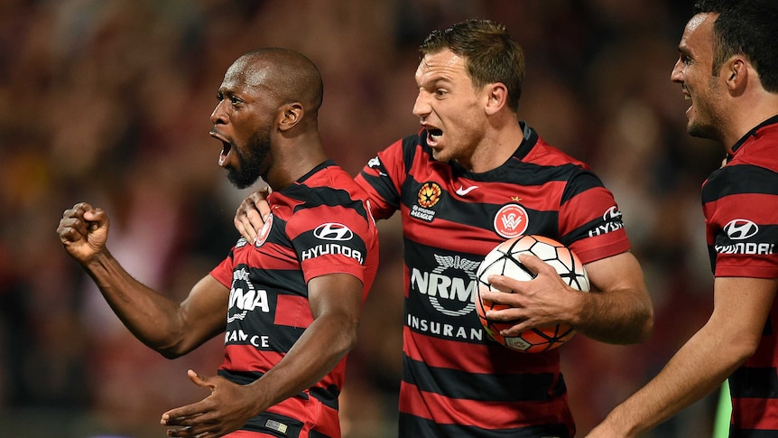 Western Sydney's Romeo Castelen (L) celebrates his goal with team-mates in A-League semi-final