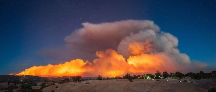 Adelaide Hills bushfire by night custom 700x300 pixels