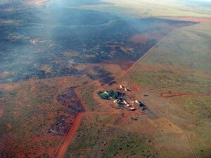 Bushfire threatens properties in remote WA - ABC News