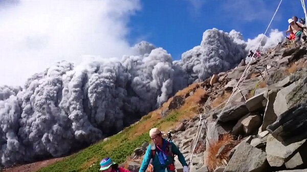 Climbers flee as Mt Ontake erupts