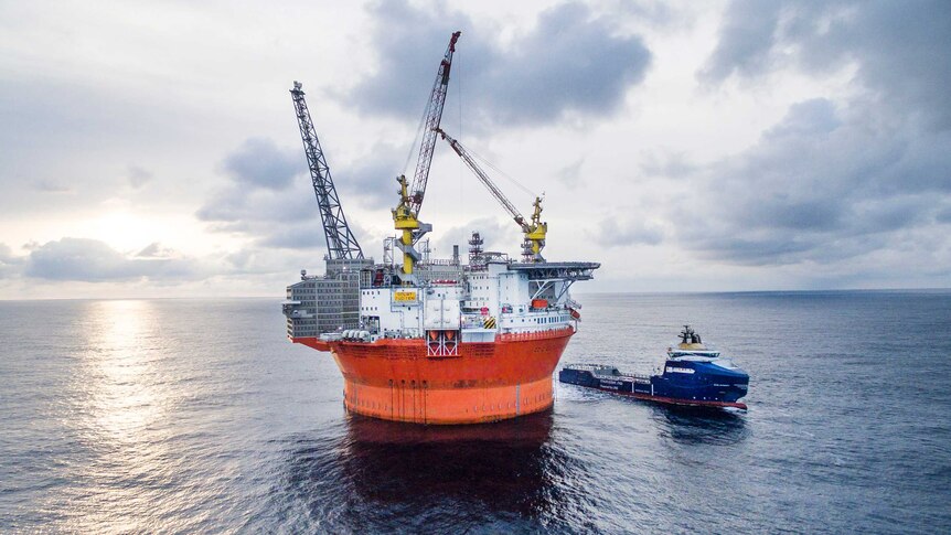 oil platform and ship