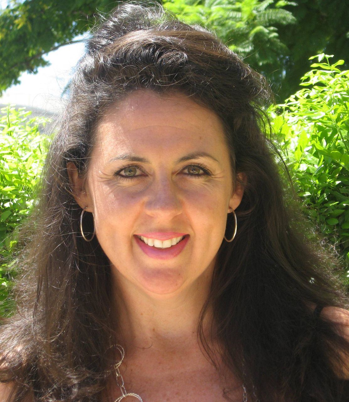 Tania Kernighan's singing career began with family music tours episode artwork
