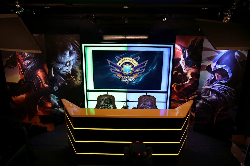 'Shoutcaster desk' where commentators sit in the eSports Arean