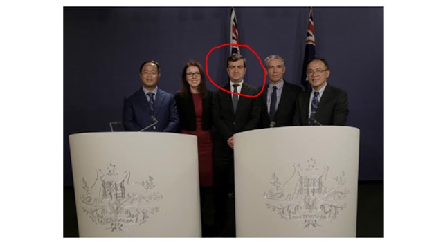 A screenshot of a news article posted on Chinese news site showing Labor senator Sam Dastyari with officials.
