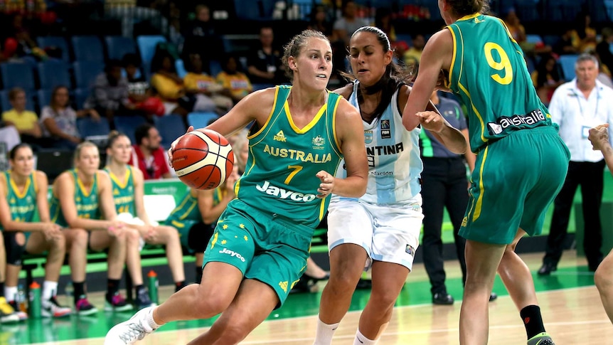 Stephanie Grace Talbot drives against Argentina defence