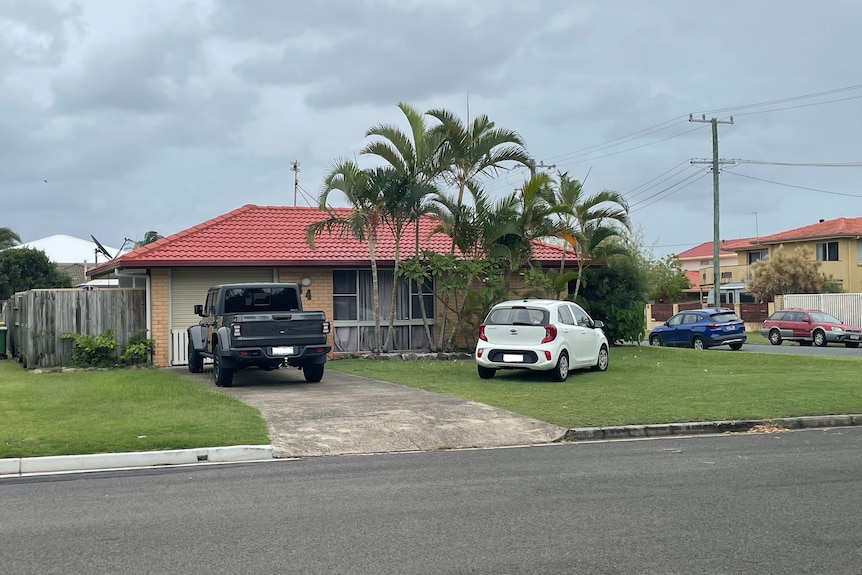 Crime scene buddina stabbing house