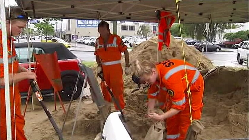 SES volunteers fill sandbags in Coffs Harbour as a low pressure system threatens.