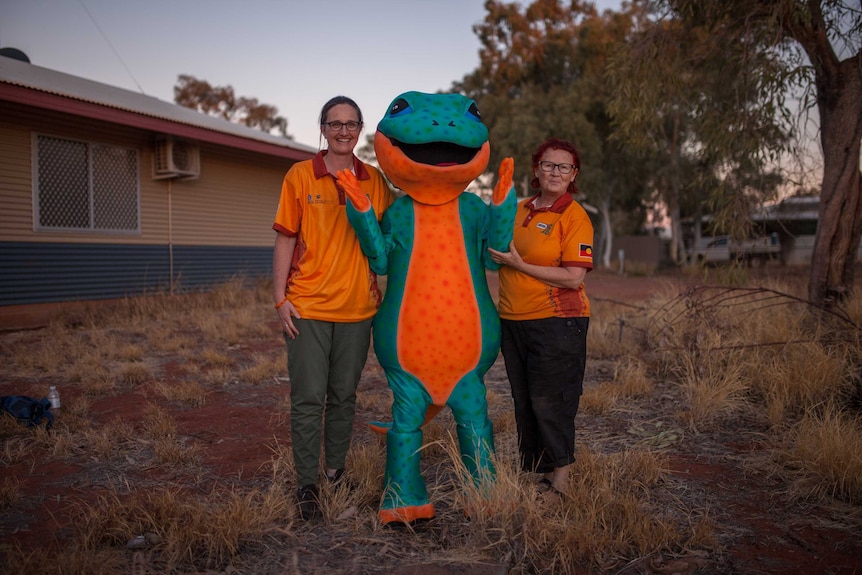 Indigenous eye health experts Emma Stanford and Fiona Lange in Warakurna, WA.