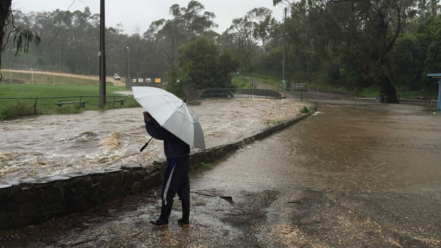 Cox Creek flooding in Adelaide Hills