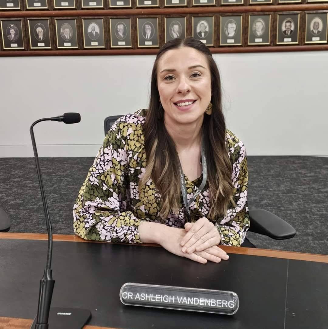 Councillor vows to keep working despite suspension for misconduct