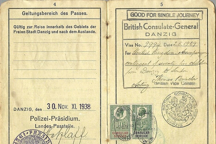 A scan shows visa pages of a German woman  who accompanied Jewish children to Britain in May 1939.