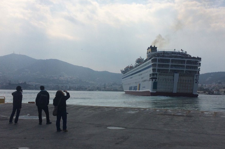 Ferry carrying asylum seekers leaves Greek island.