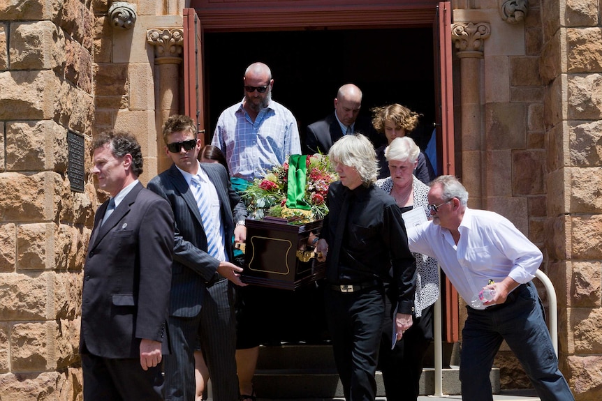 Mourners farewell bushranger Ned Kelly