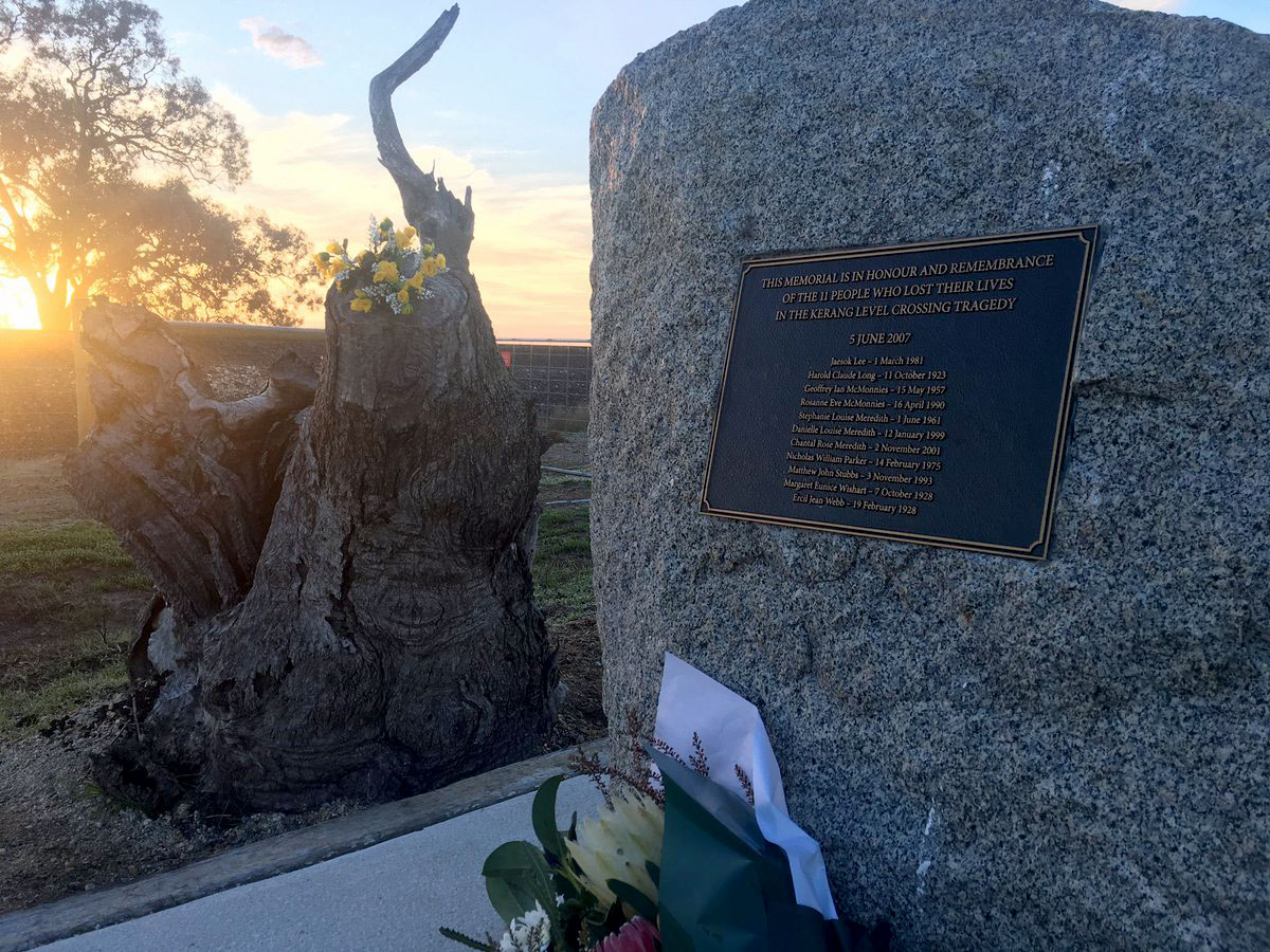 Kerang rail crash victims' families 'still hurting' decade on from