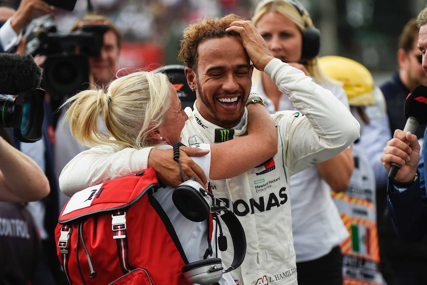 Lewis Hamilton celebrates title win in Mexico