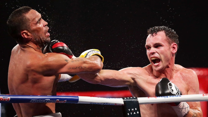 Daniel Geale (R) lands a right on Anthony Mundine (L) (Getty Images)