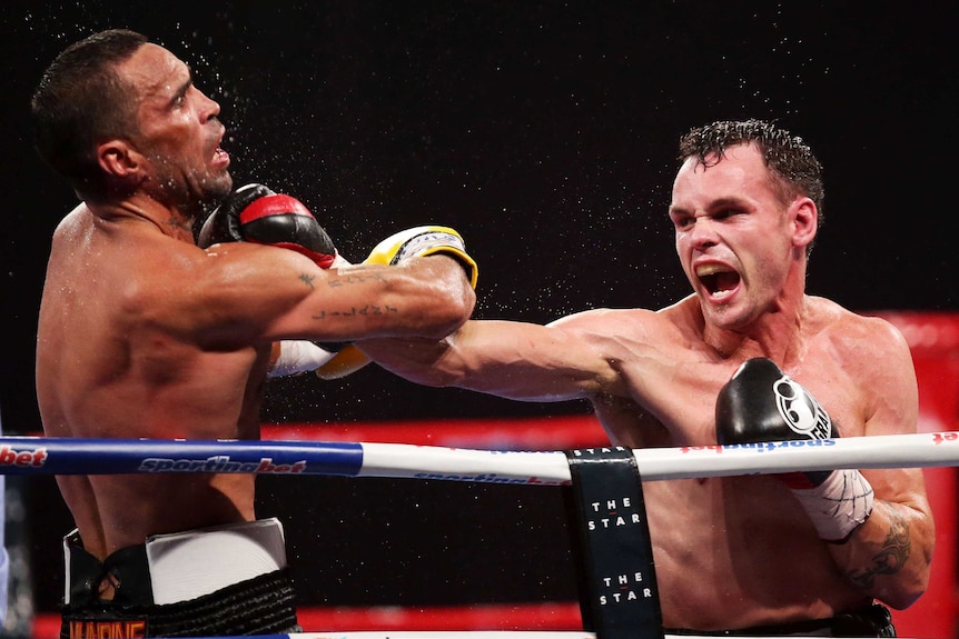 Daniel Geale (R) lands a right on Anthony Mundine (L) (Getty Images)