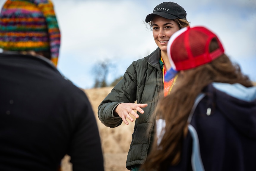 University of Wollongong honours student Megan Ensor talks to students at Lake Mungo.
