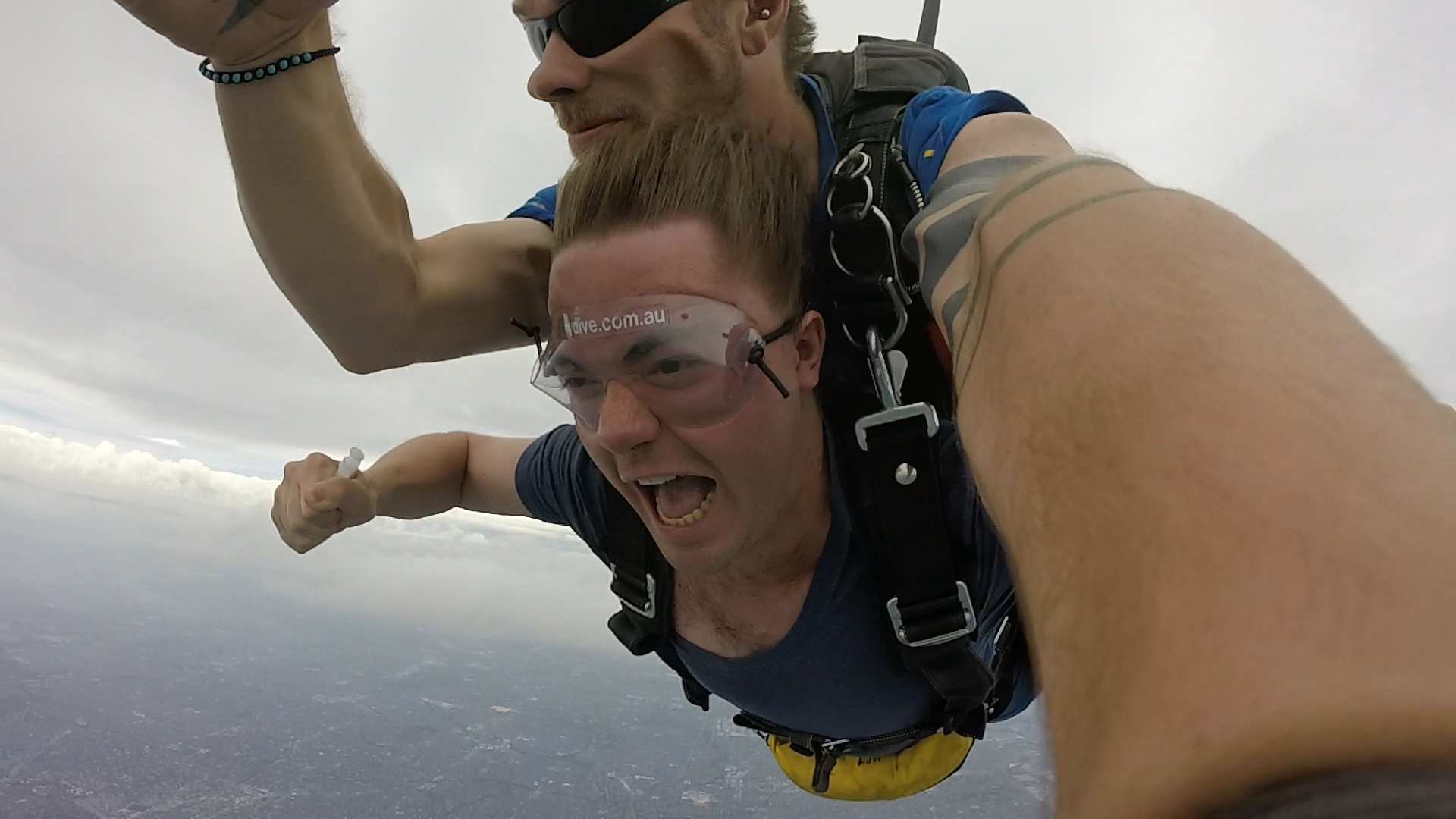 University of Melbourne students skydive in the name of science - ABC News