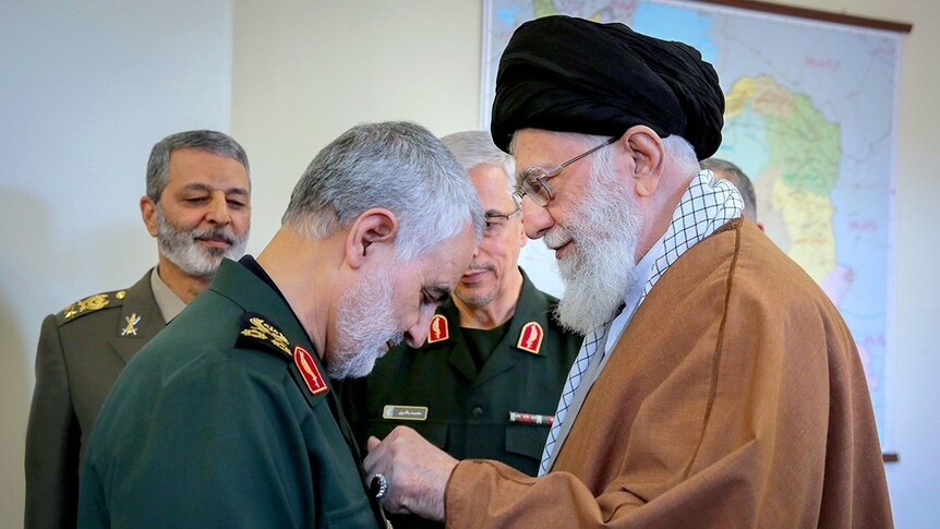 Qasem Soleimani received Zolfaghar Order from Ali Khamenei