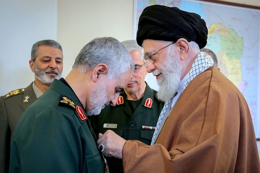 Qasem Soleimani received Zolfaghar Order from Ali Khamenei