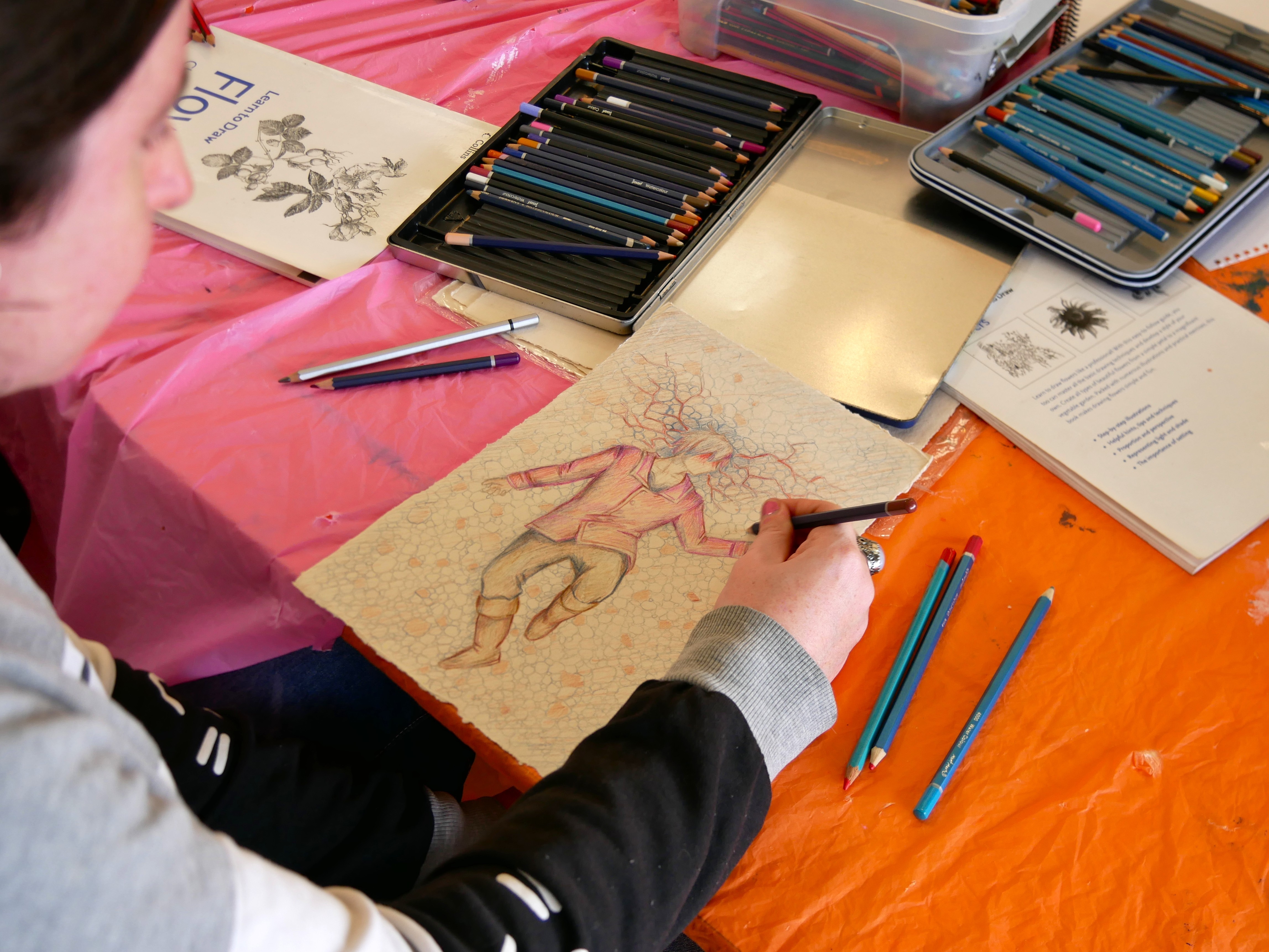 No fee, no sign-in: The art class removing 'barriers' to recovery