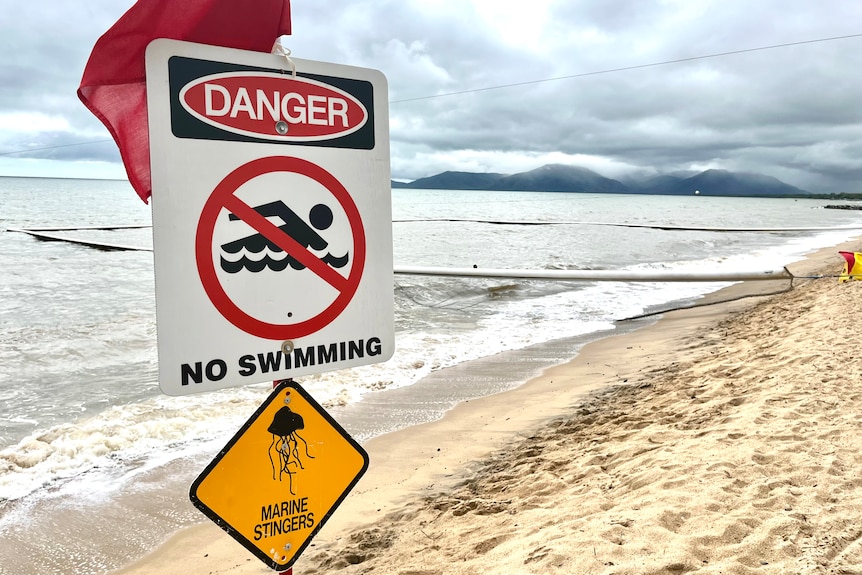 A marine stinger sign on a beach in far north Queensland