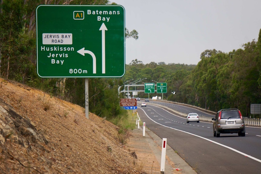 A road sign pointing to Jervis Bay and Batemans Bay on the Princes Highway