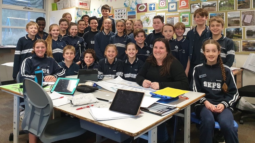 A group of kids sitting in the classroom