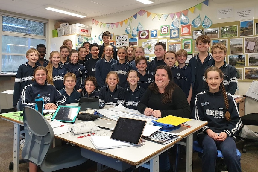 A group of kids sitting in the classroom