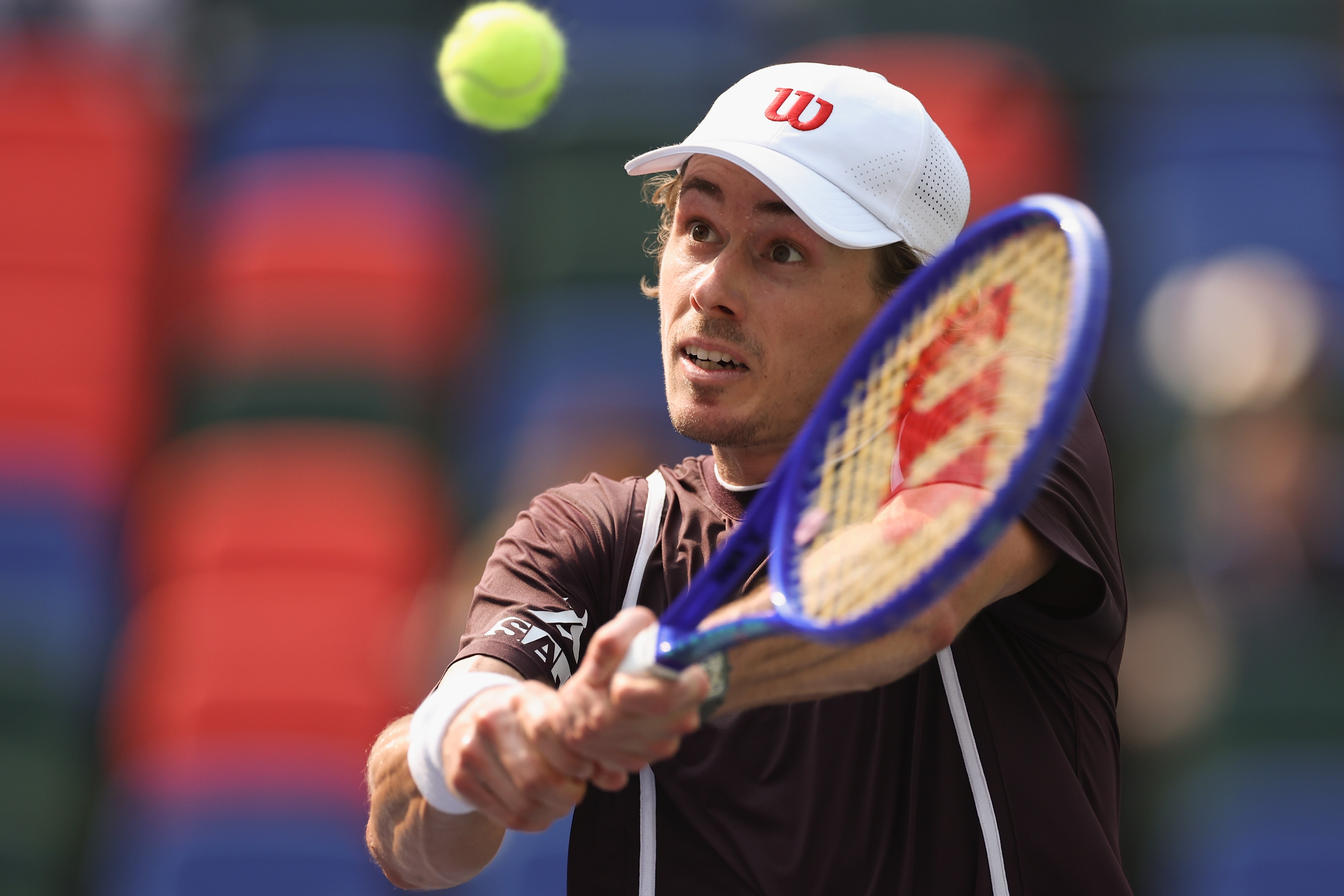 De Minaur sets up Shanghai quarterfinal with Zverev