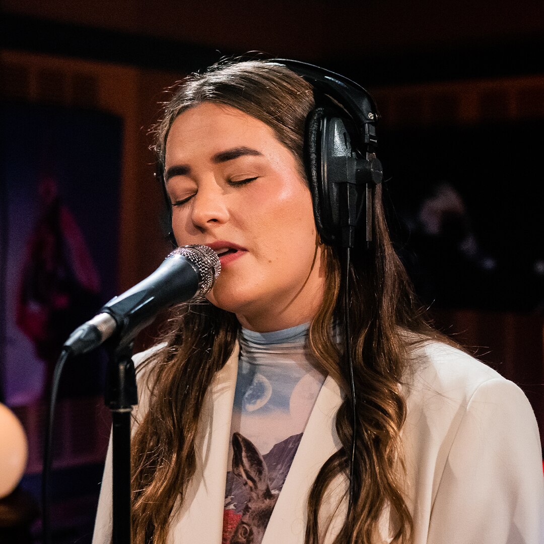 Mia Wray covers MUNA 'Silk Chiffon' for Like A Version