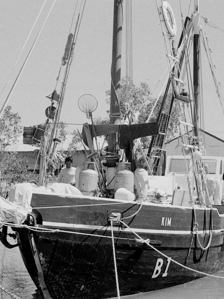 A black and white historicall picture of a pearl lugger