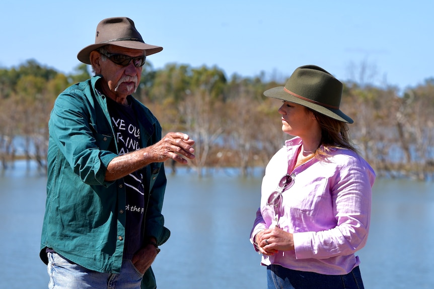 An indigenous man speaking to a white woman at Lake Wetherill at the Menindee Lakes