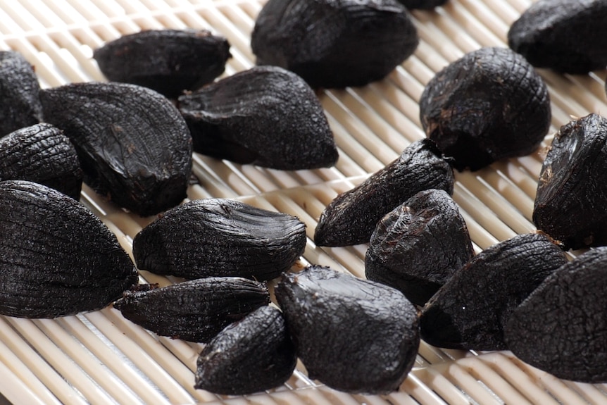 Black garlic cloves