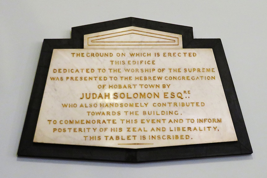 Plaque honouring Judah Solomon, founder of Hobart's synagogue.