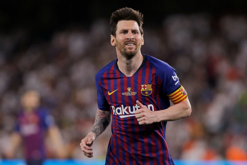 Lionel Messi runs in a Barcelona uniform
