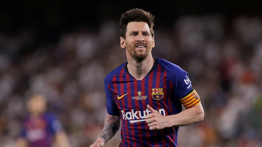 Lionel Messi runs in a Barcelona uniform