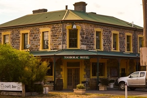 The outside of the two classic storey stone building Toobaroc Hotel.