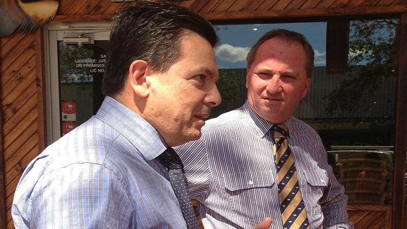 Independent SA Senator, Nick Xenophon, talks politics with New England Nationals' MP, Barnaby Joyce, on his first trip to Tamworth.  October 9, 2013.