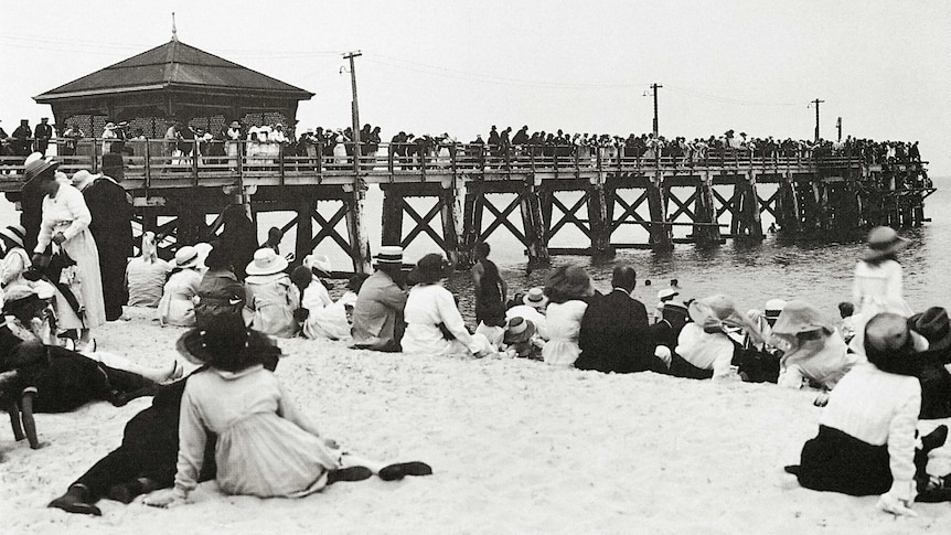 The opening of the jetty in 1907.