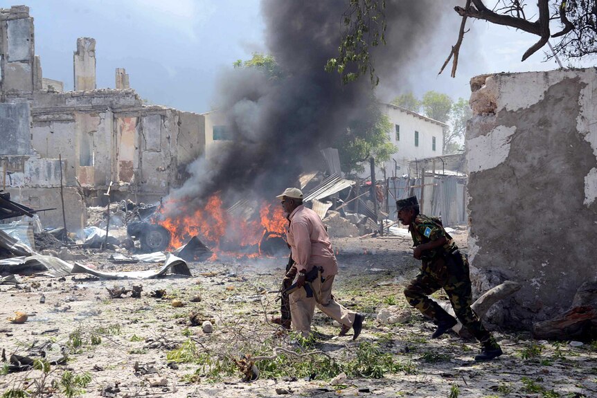Somali police run for cover in Mogadishu.