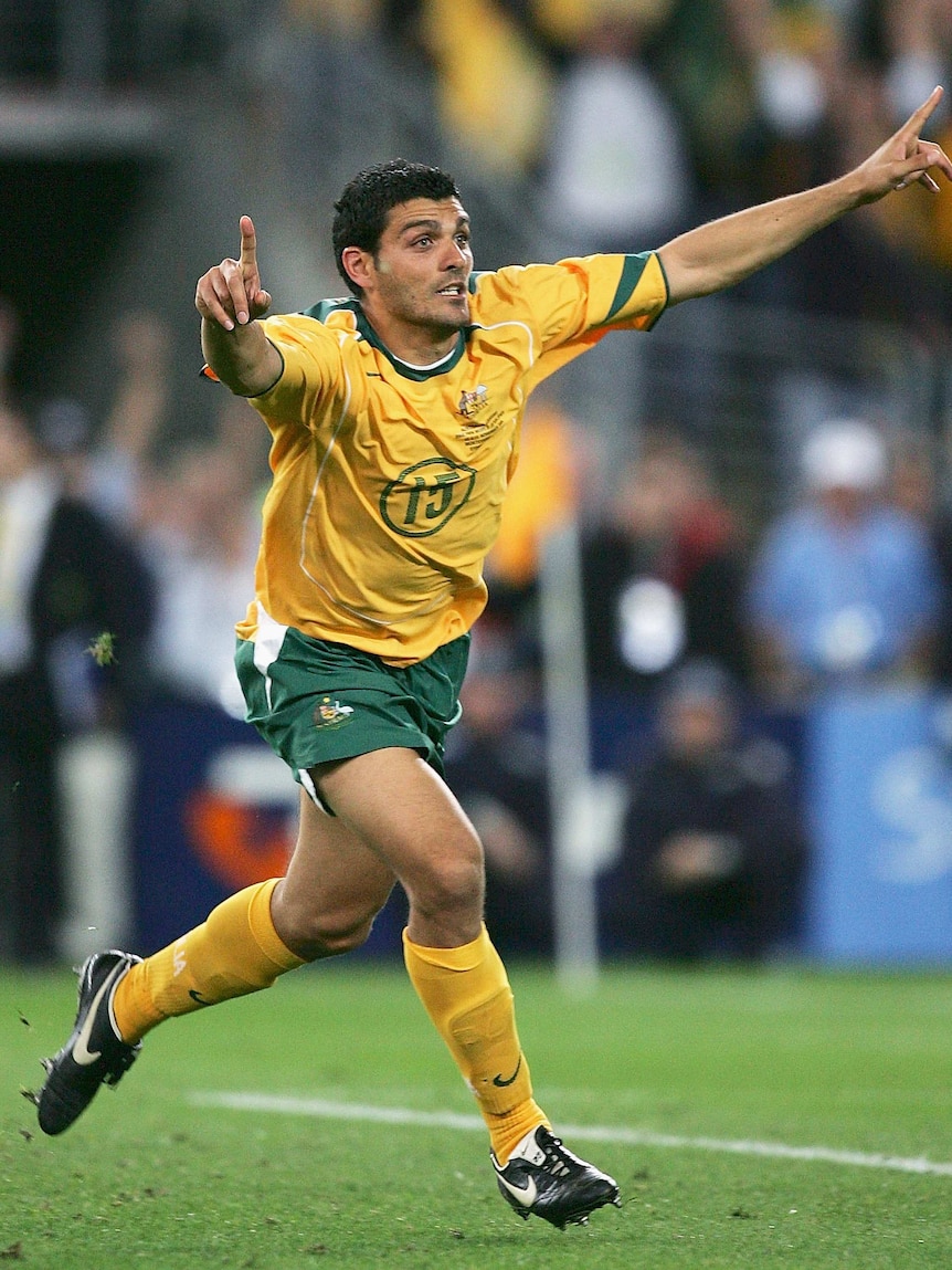 John Aloisi celebrates winning penalty against Uruguay