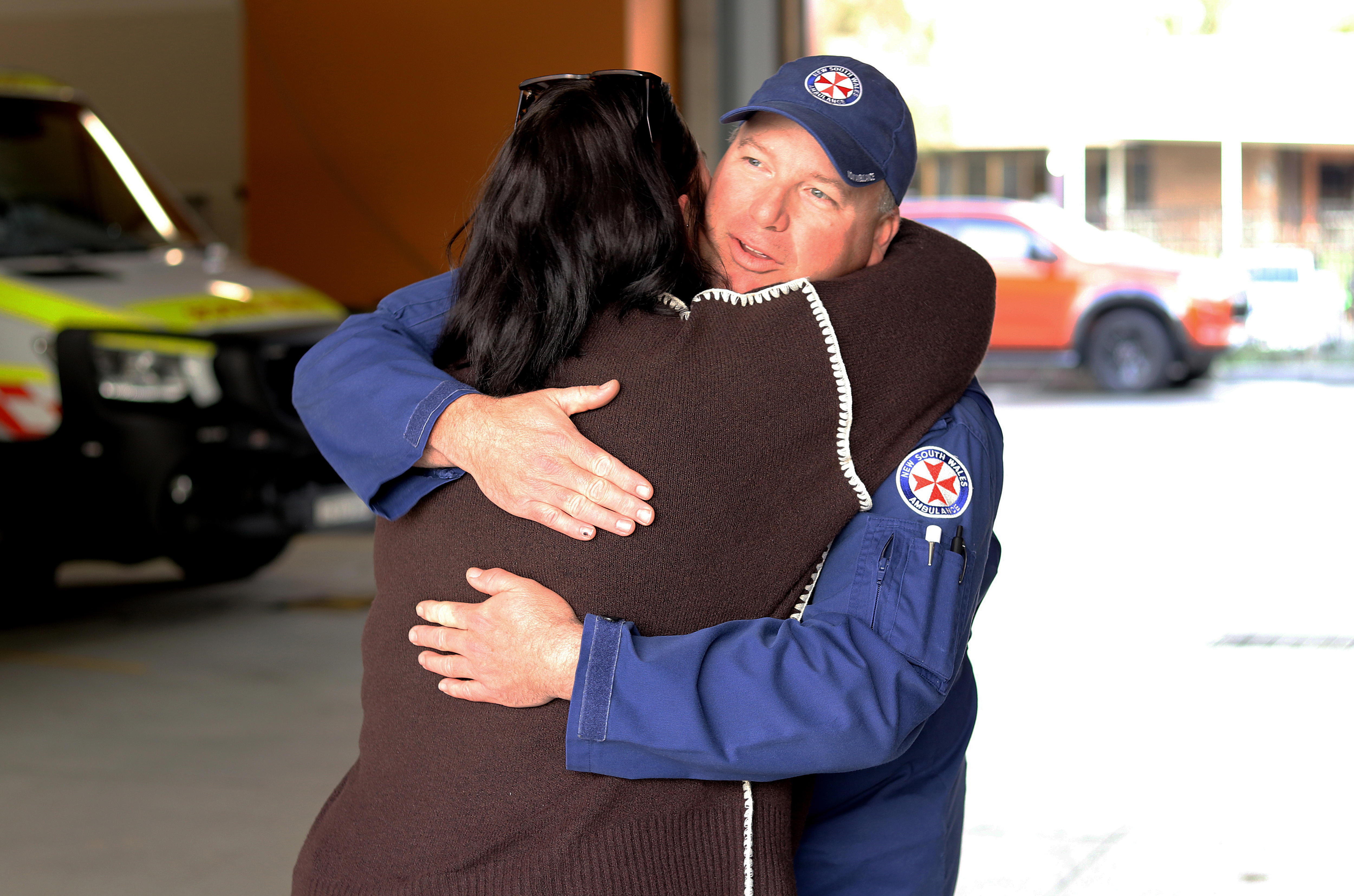 Family thanks paramedics who helped them 'say goodbye' to tradie