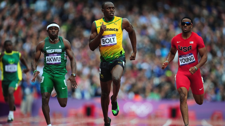 Bolt cruises home in 200m heat