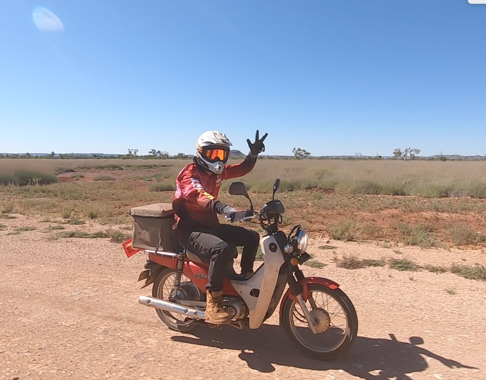Postie bike ride through rugged Pilbara attracts mine workers to talk
