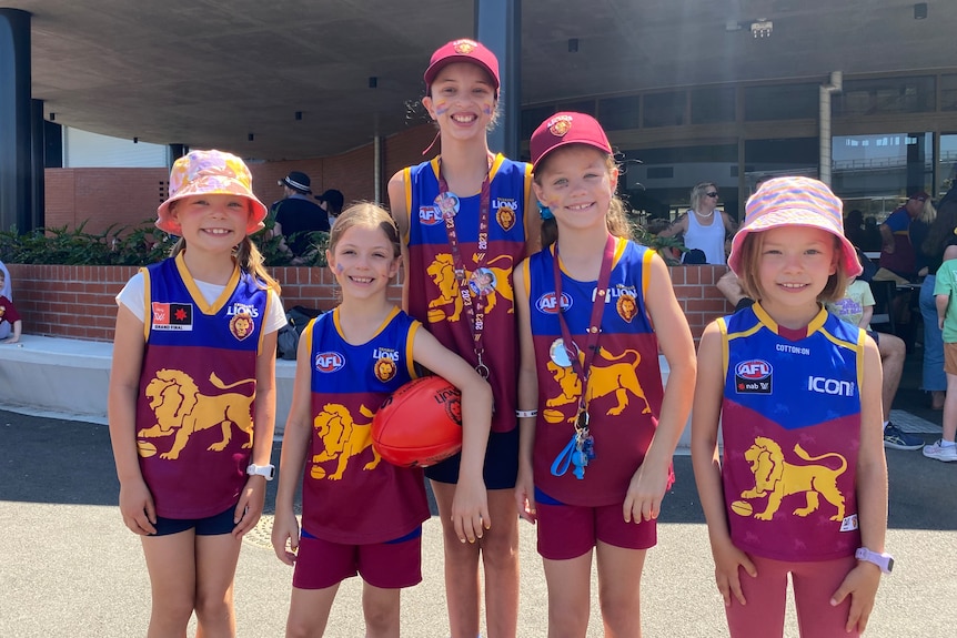 Harper Squires, Elina Petrulis, Sibella Petrulis, Siena Petrulis and Holly Squires wearing Lions merch