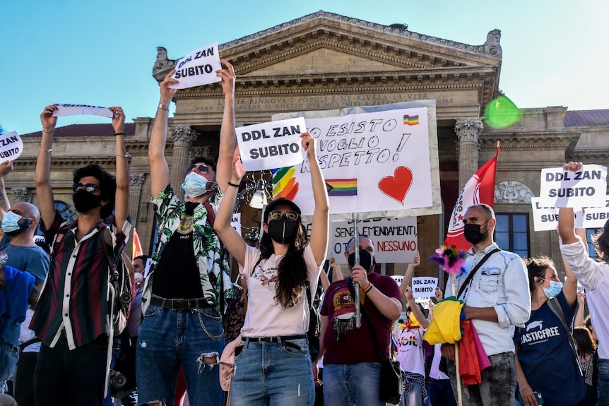 In May, people took part in the protest for the approval of the Zan law, in front of the Teatro Massimo.