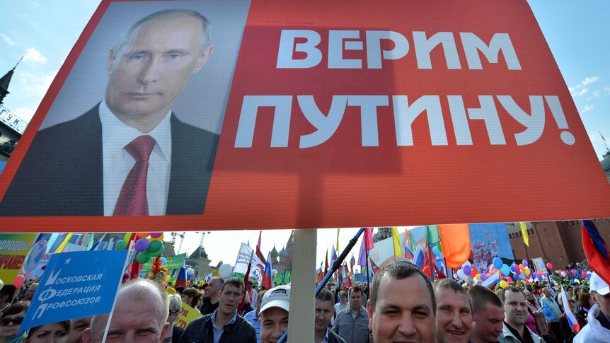 Russian workers show support for Putin