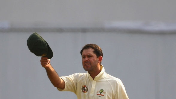 Ricky Ponting argues with the umpires